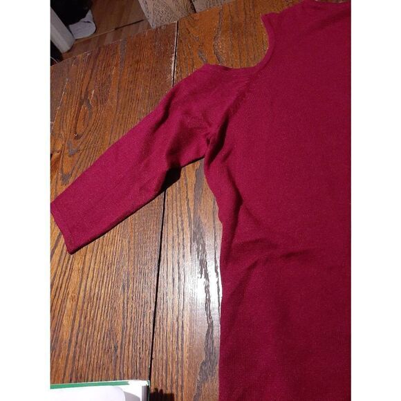 New Large NY&C Berry One Shoulder Knit Sweater New York & Company NWT - Picture 4 of 6
